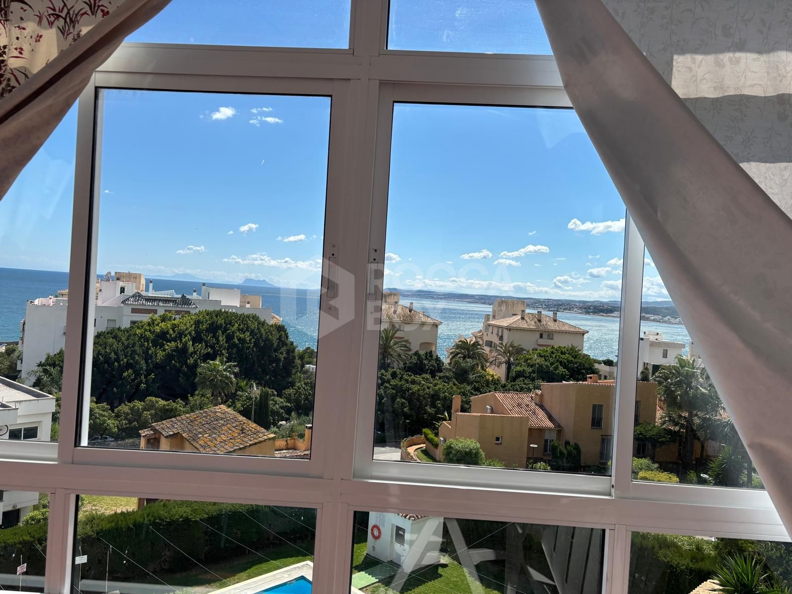 Spacious apartment with panoramic sea views in the Port of Estepona!