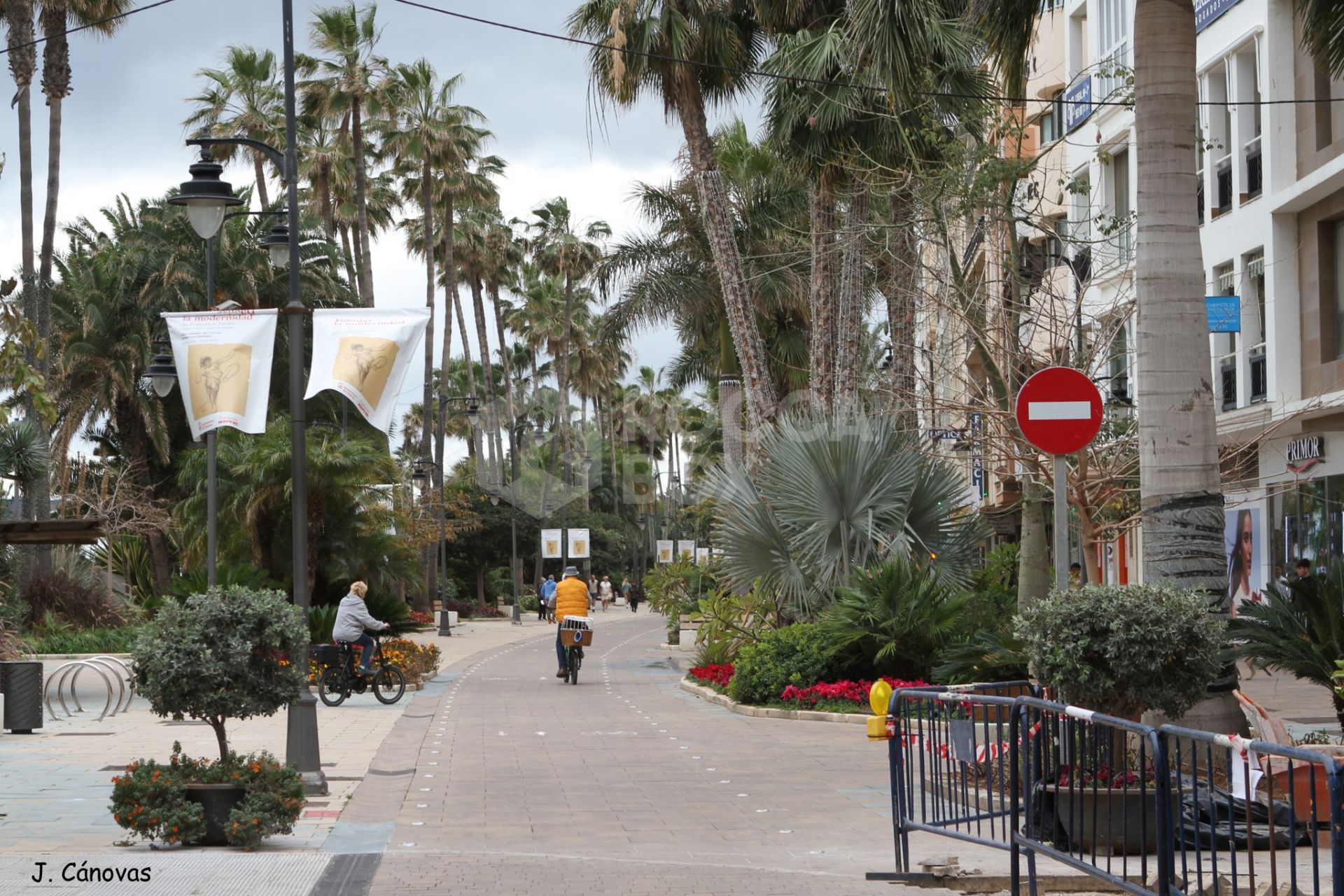 Spacious apartment with panoramic sea views in the Port of Estepona!