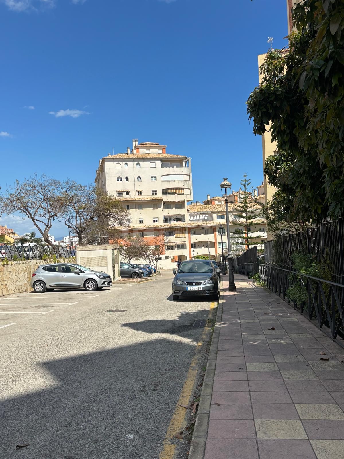 Spacious apartment with panoramic sea views in the Port of Estepona!