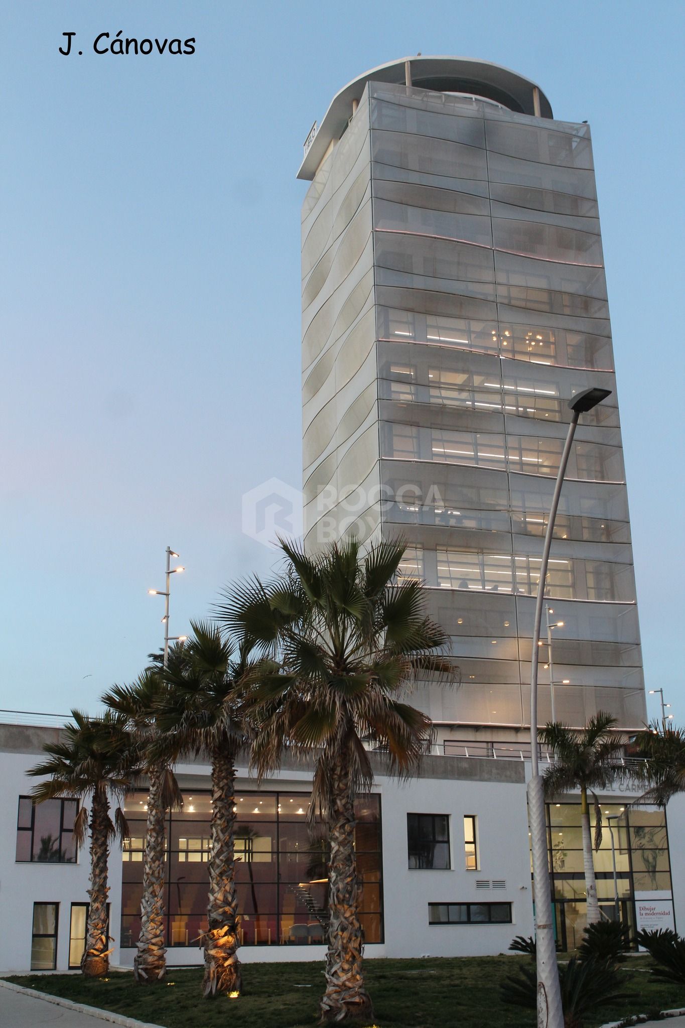 Spacious apartment with panoramic sea views in the Port of Estepona!