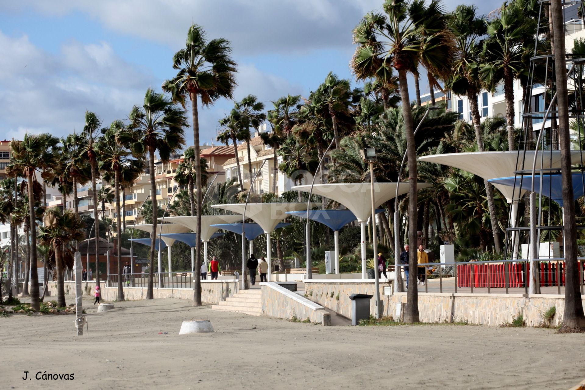 Spacious apartment with panoramic sea views in the Port of Estepona!