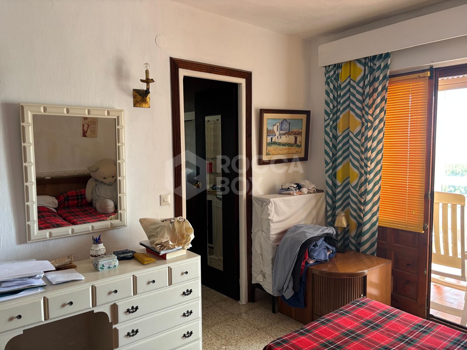 Spacious apartment with panoramic sea views in the Port of Estepona!