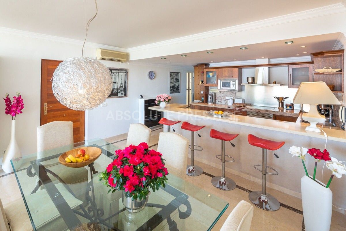 EXCELLENT FIRST LINE APARTMENT FOR SALE AND RENT IN MARINA PUERTO BANUS