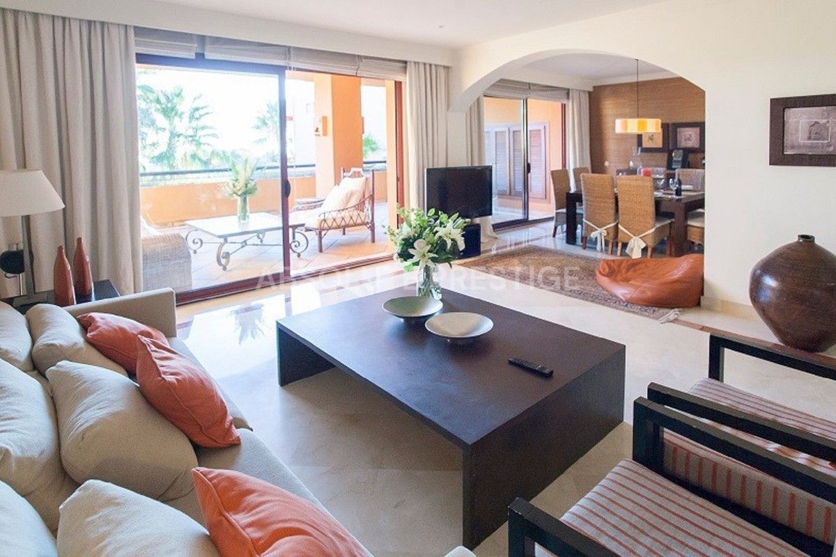 Penthouse for sale in Bahia de Marbella, Marbella East