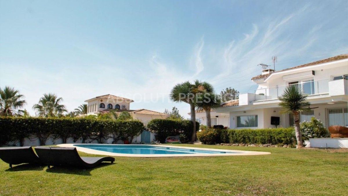 Villa zu verkaufen in El Paraiso, Estepona