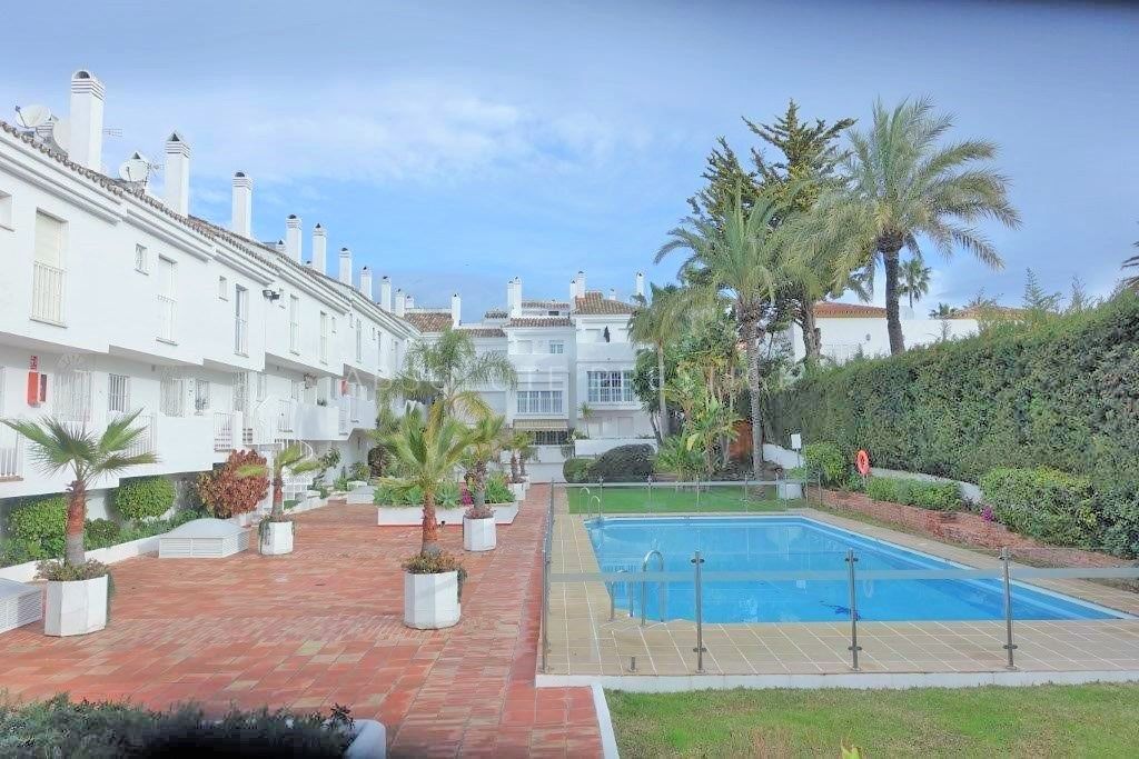 Erdgeschosswohnung zur kurzfristigen Miete in Nueva Andalucia, Marbella