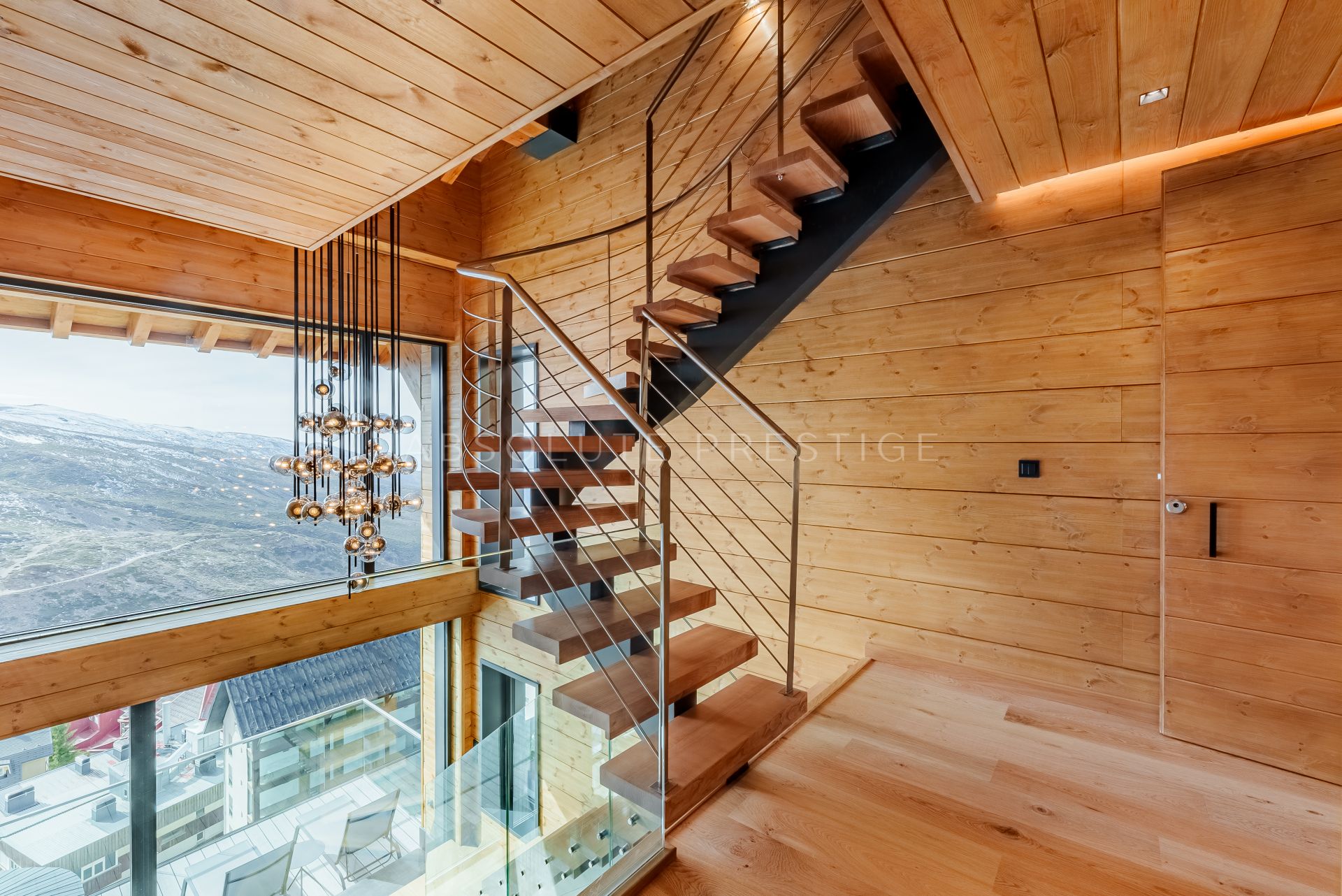 AUSSERGEWÖHNLICHES VOLL MÖBLIERTES DUPLEX-PENTHOUSE MIT VIER ...