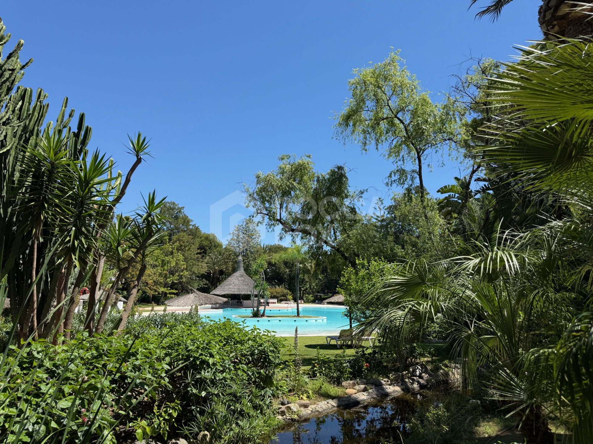 Ground floor apartment with large terrace and garden