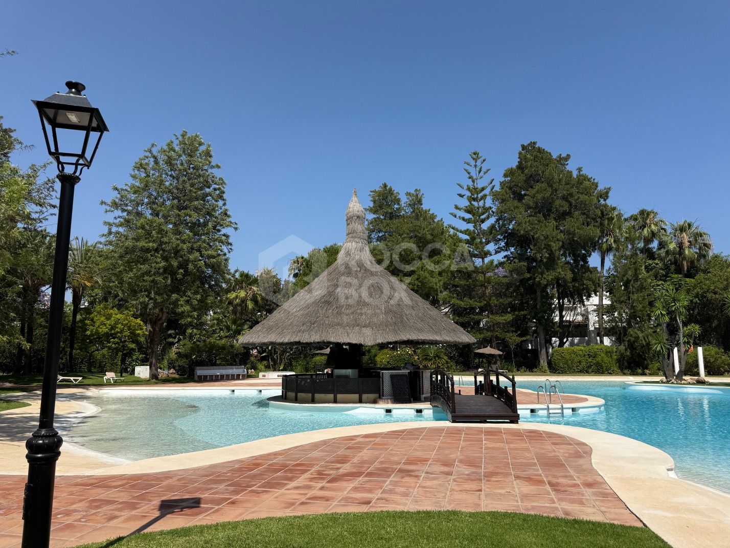 Ground floor apartment with large terrace and garden