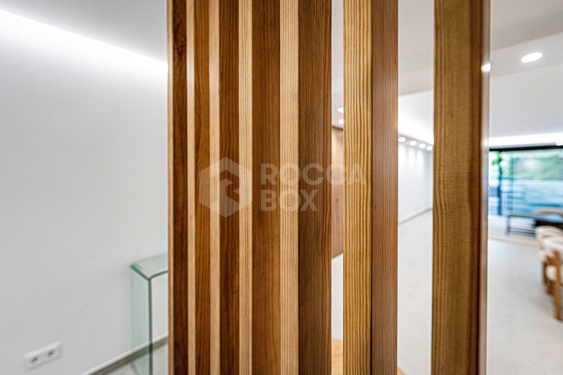 GROUND FLOOR APARTMENT WITH LARGE TERRACE AND PRIVATE GARDEN IN GUADALMINA BAJA