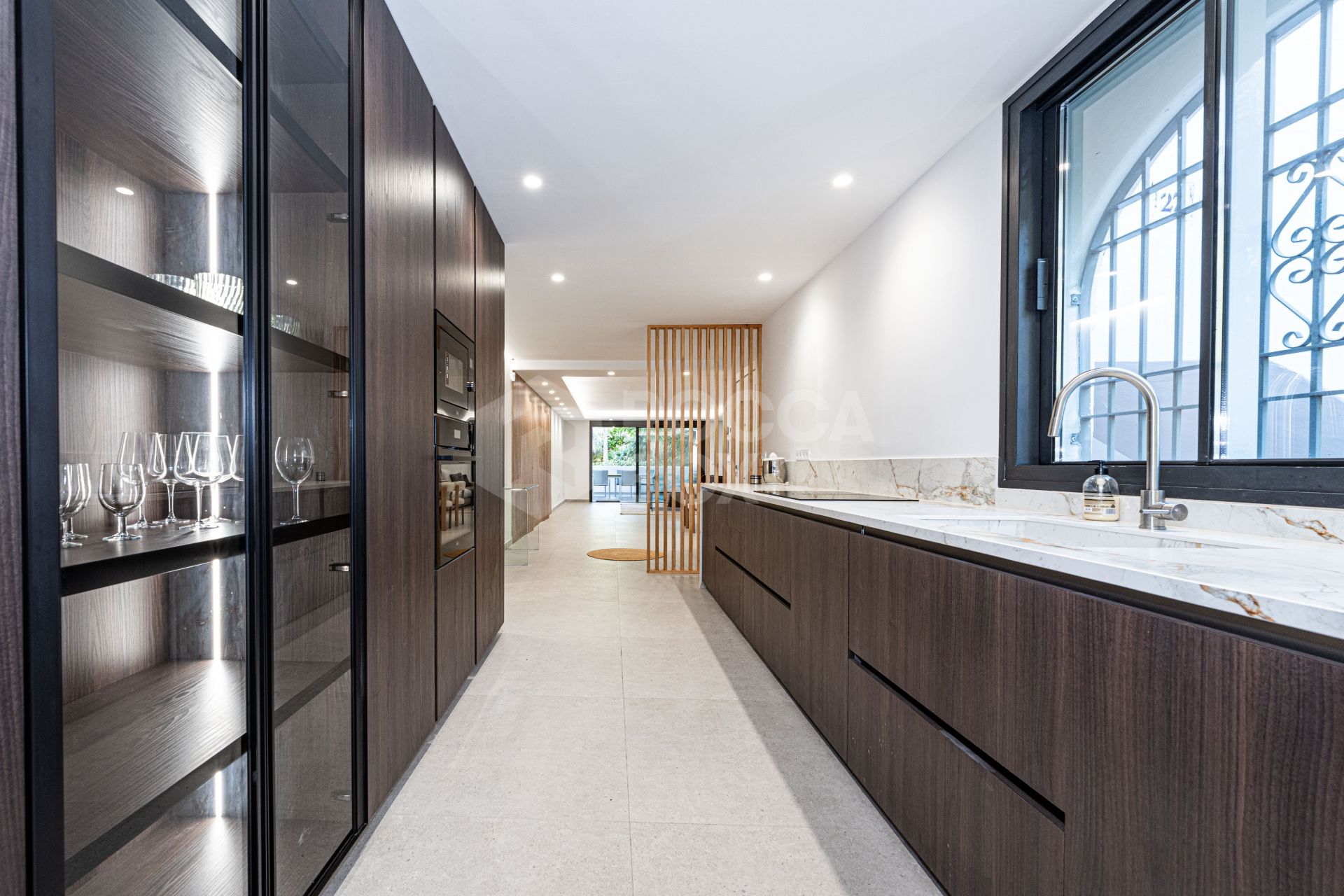 GROUND FLOOR APARTMENT WITH LARGE TERRACE AND PRIVATE GARDEN IN GUADALMINA BAJA