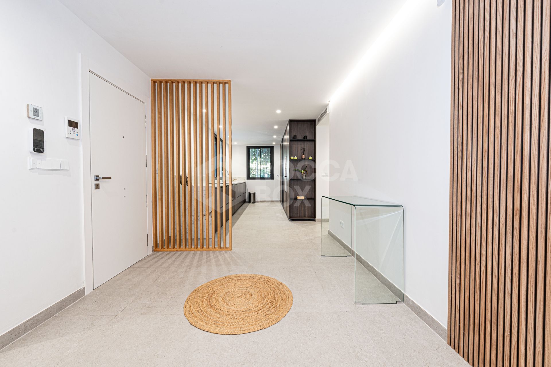 GROUND FLOOR APARTMENT WITH LARGE TERRACE AND PRIVATE GARDEN IN GUADALMINA BAJA