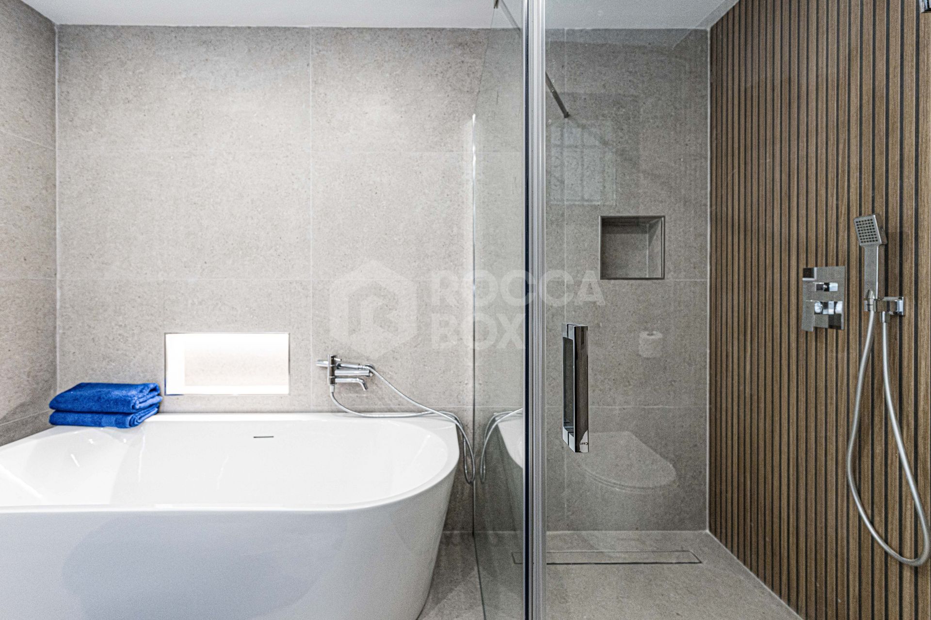 GROUND FLOOR APARTMENT WITH LARGE TERRACE AND PRIVATE GARDEN IN GUADALMINA BAJA