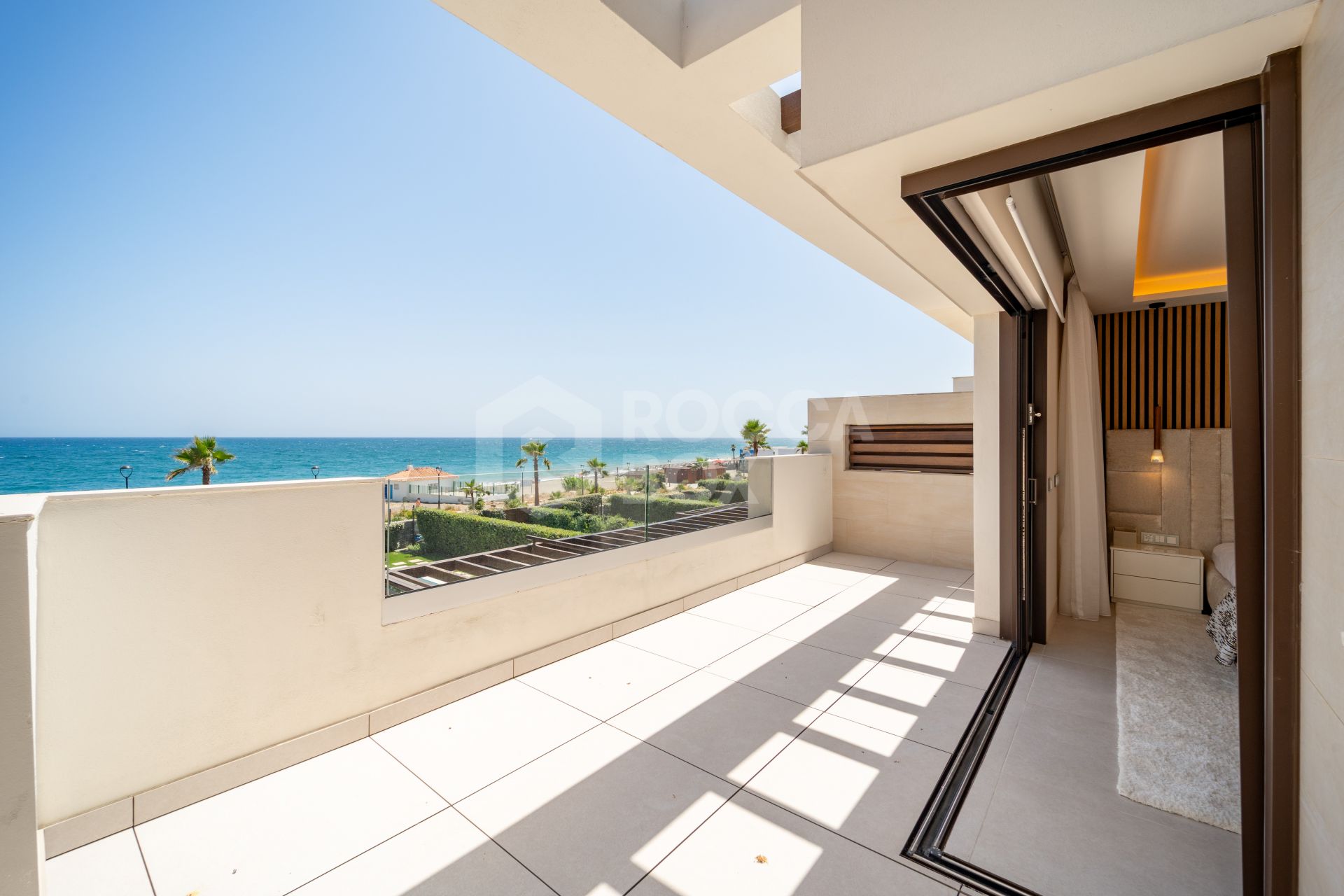EXCLUSIVE BEACHSIDE TOWNHOUSE WITH PRIVATE POOL AND PANORAMIC SEA VIEWS