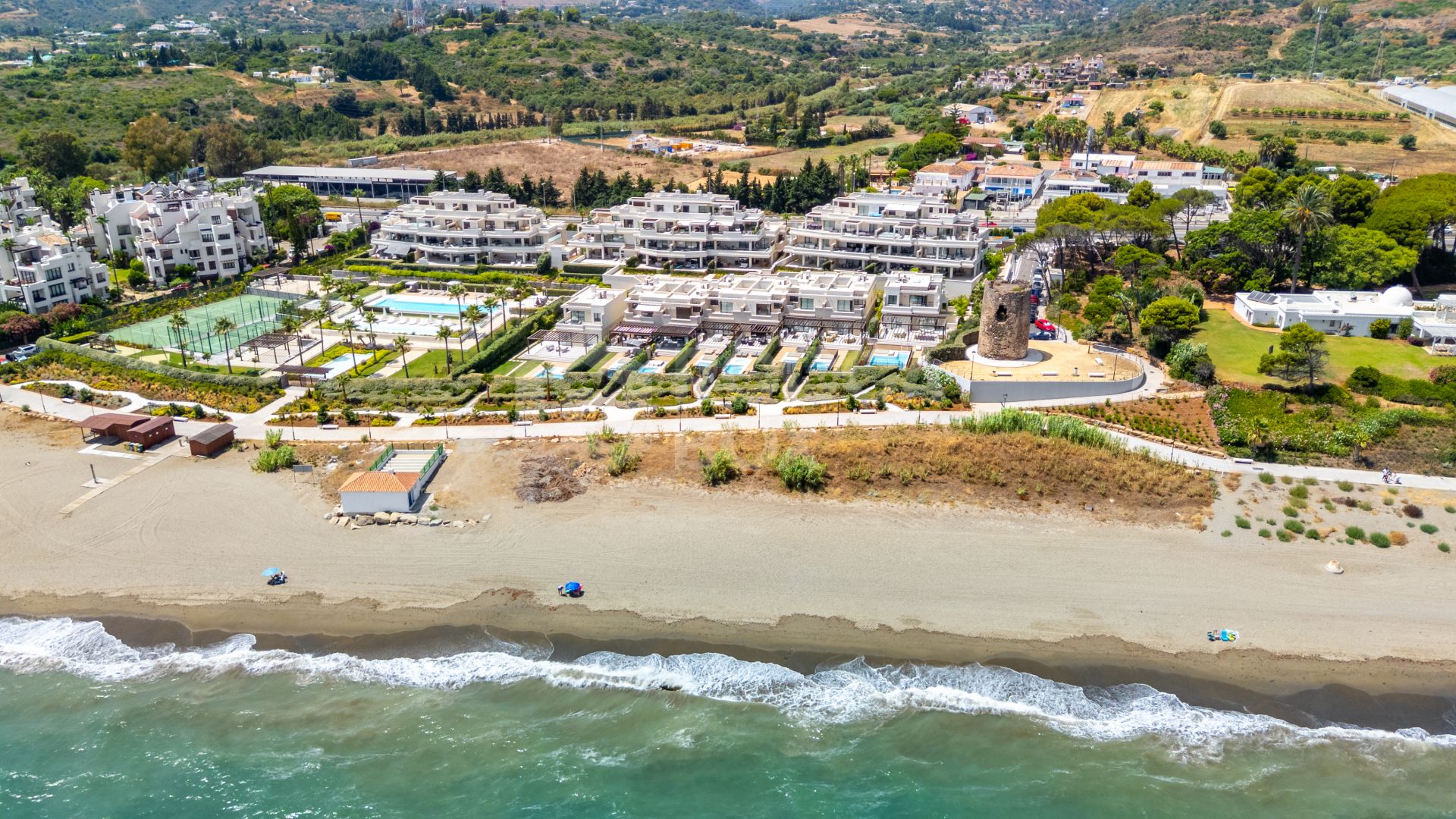 EXCLUSIVE BEACHSIDE TOWNHOUSE WITH PRIVATE POOL AND PANORAMIC SEA VIEWS