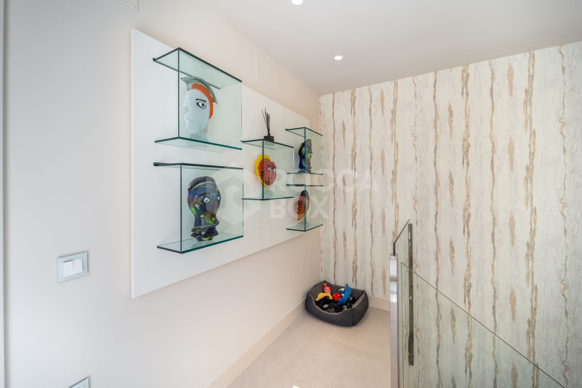 EXCLUSIVE BEACHSIDE TOWNHOUSE WITH PRIVATE POOL AND PANORAMIC SEA VIEWS