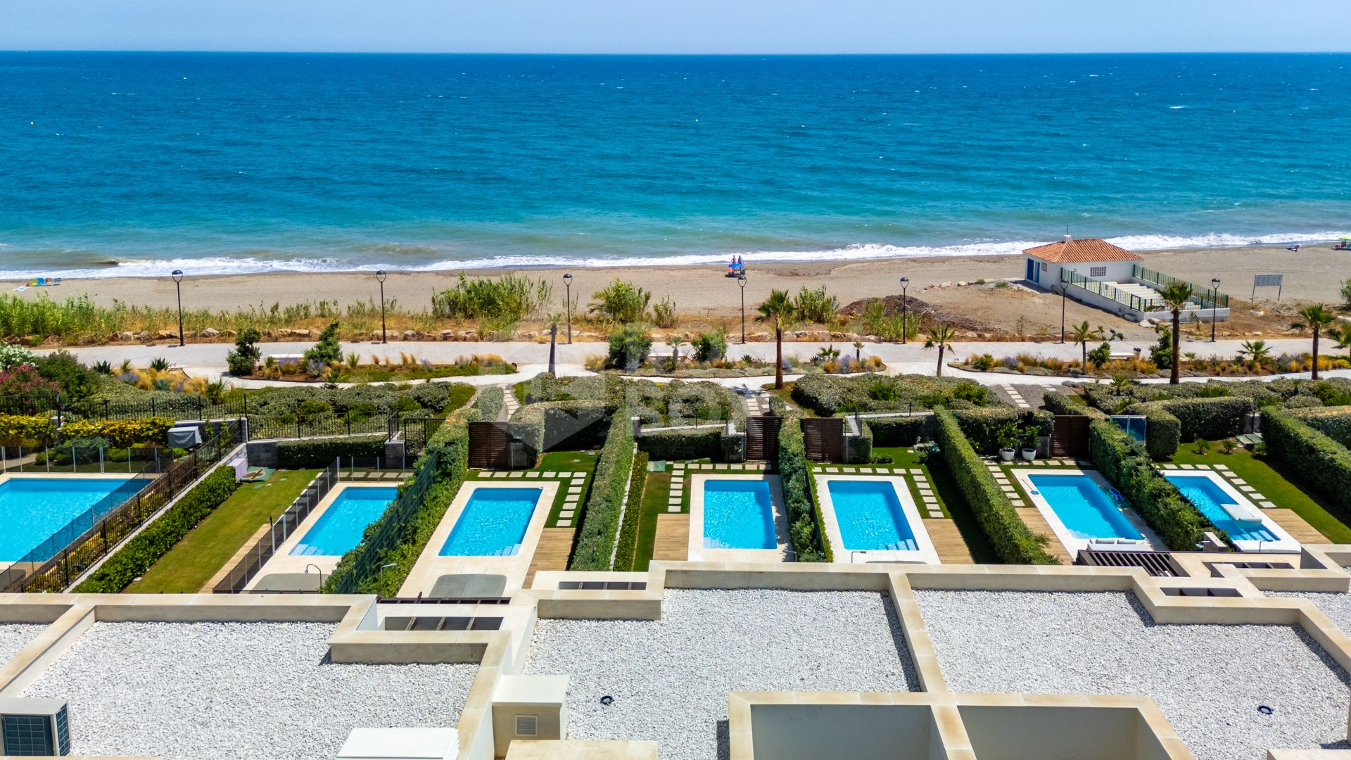 EXCLUSIVE BEACHSIDE TOWNHOUSE WITH PRIVATE POOL AND PANORAMIC SEA VIEWS