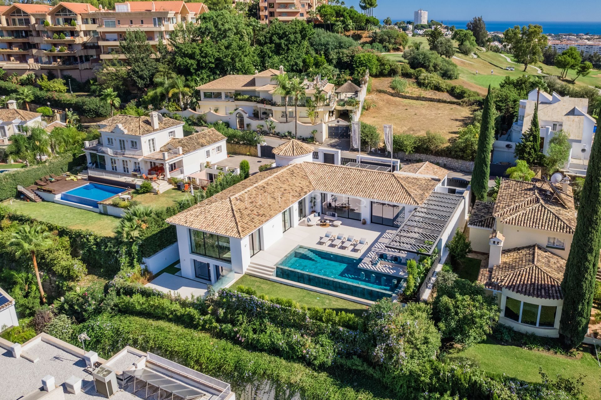 Mannificient Villa for Sale in Los Naranjos, Nueva Andalucia