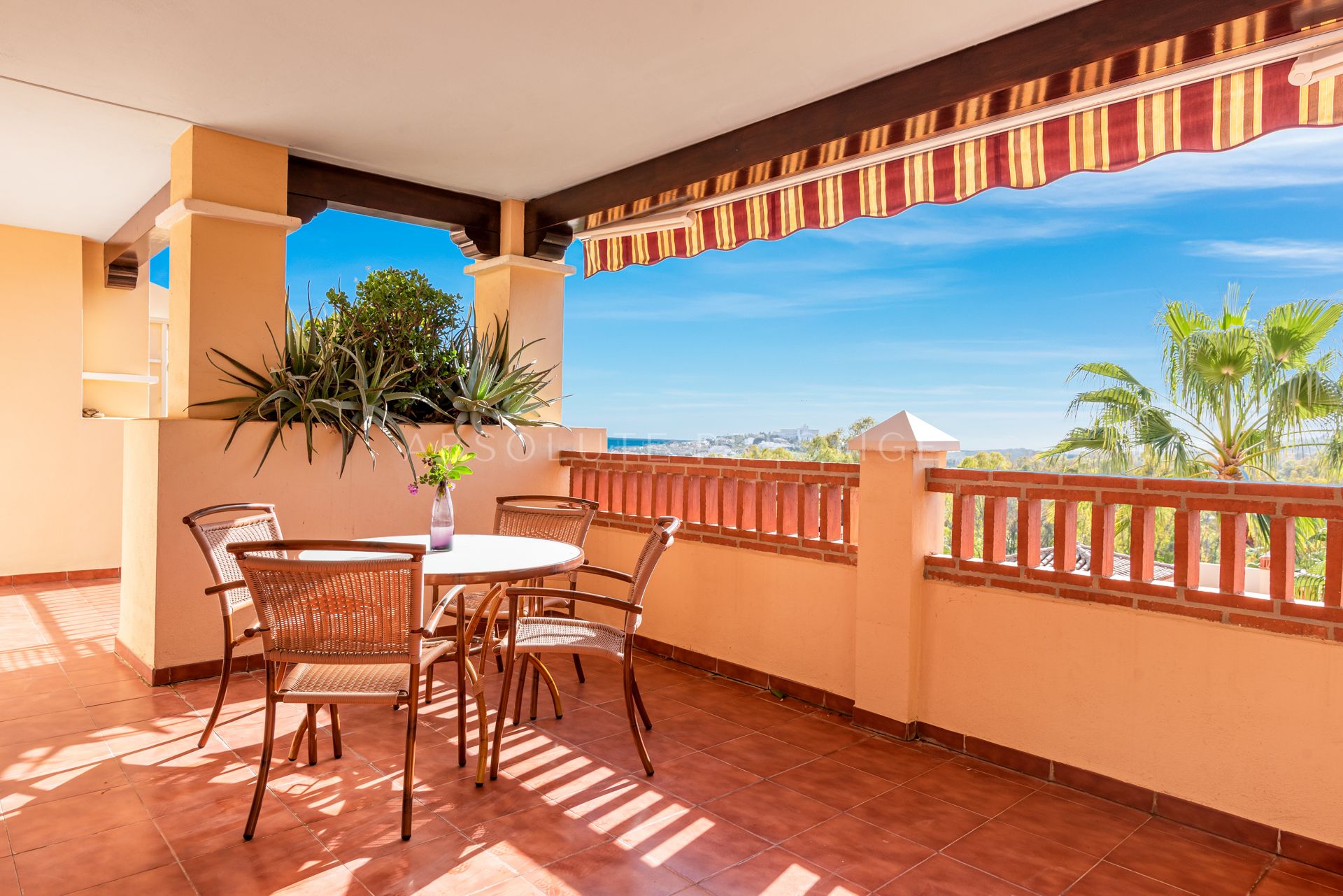 2-BEDROOM APARTMENT WITH STUNNING MEDITERRANEAN VIEWS FOR SALE IN ESTEPONA