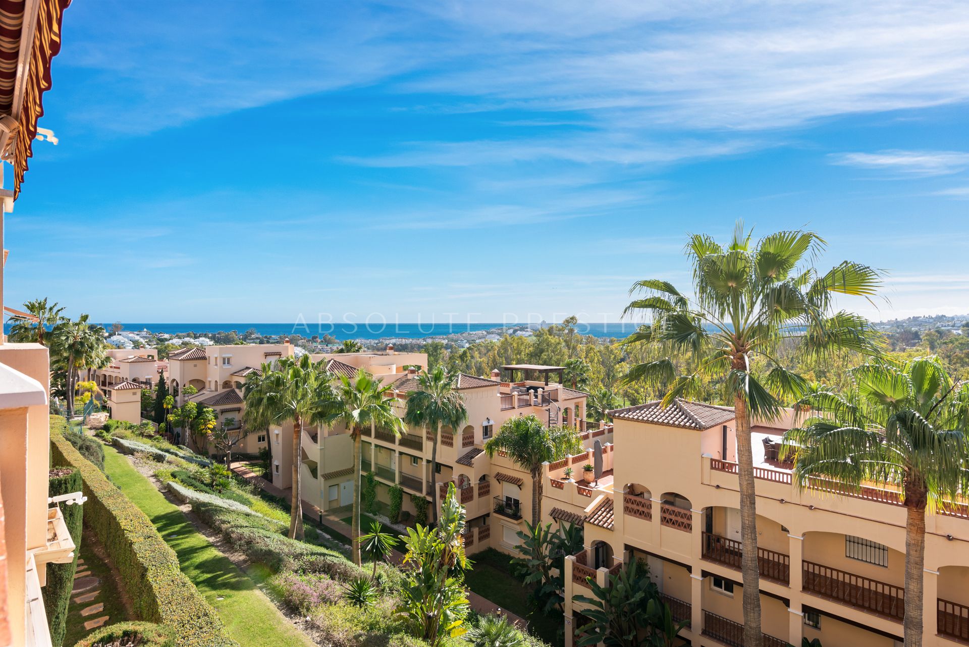 2-BEDROOM APARTMENT WITH STUNNING MEDITERRANEAN VIEWS FOR SALE IN ESTEPONA