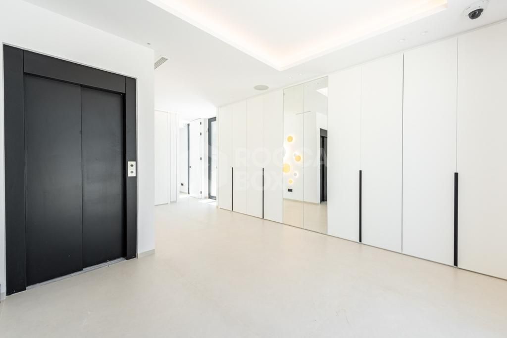 Luxury villa for sale in el Paraiso alto with amazing views