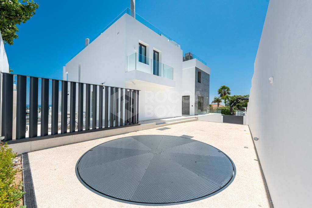 Luxury villa for sale in el Paraiso alto with amazing views