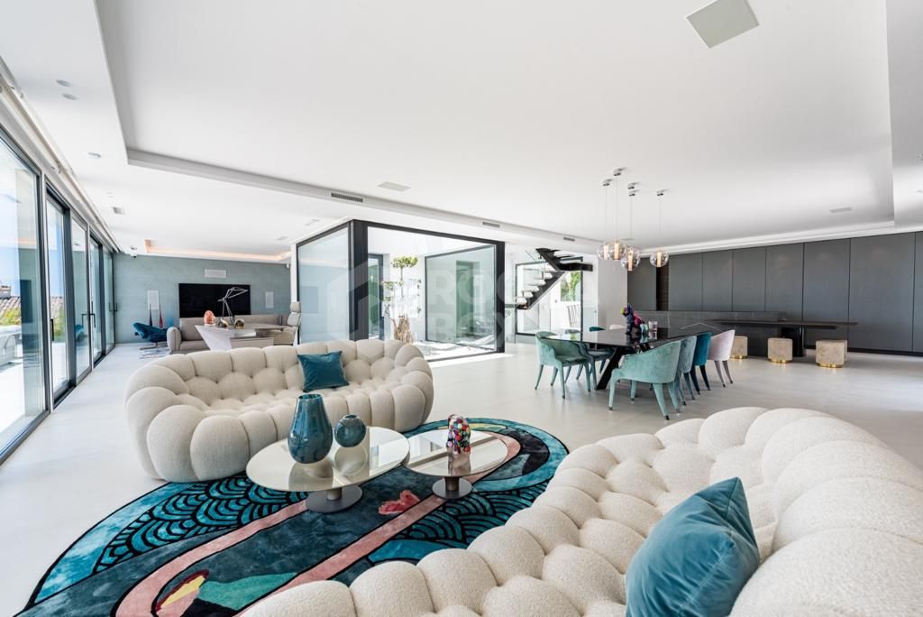 Luxury villa for sale in el Paraiso alto with amazing views