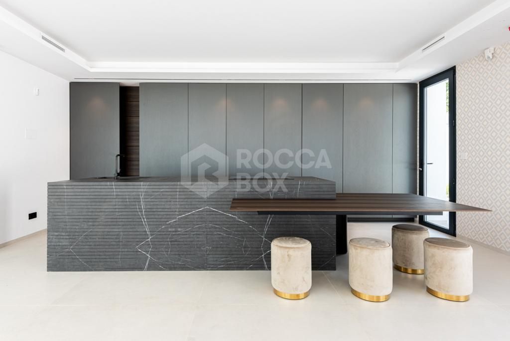 Luxury villa for sale in el Paraiso alto with amazing views