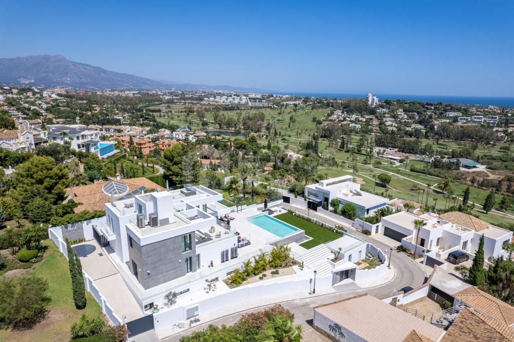 Luxury villa for sale in el Paraiso alto with amazing views