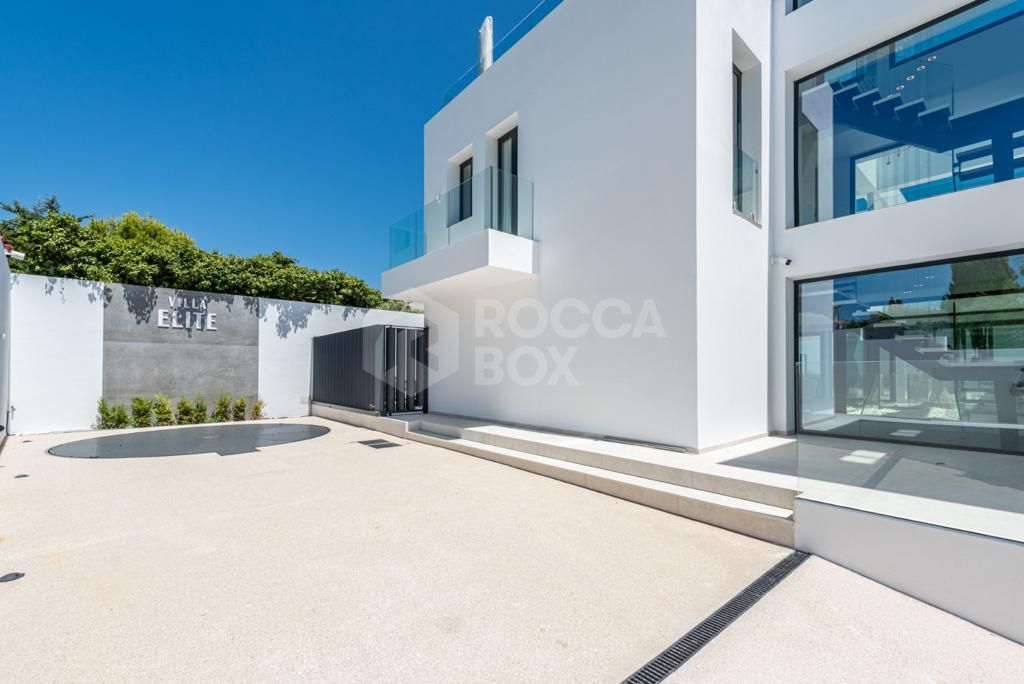 Luxury villa for sale in el Paraiso alto with amazing views