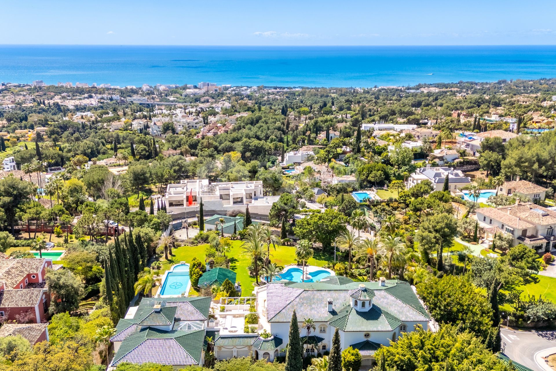 Unique property with 3 villas and panoramic sea views in Cascada de Camoján