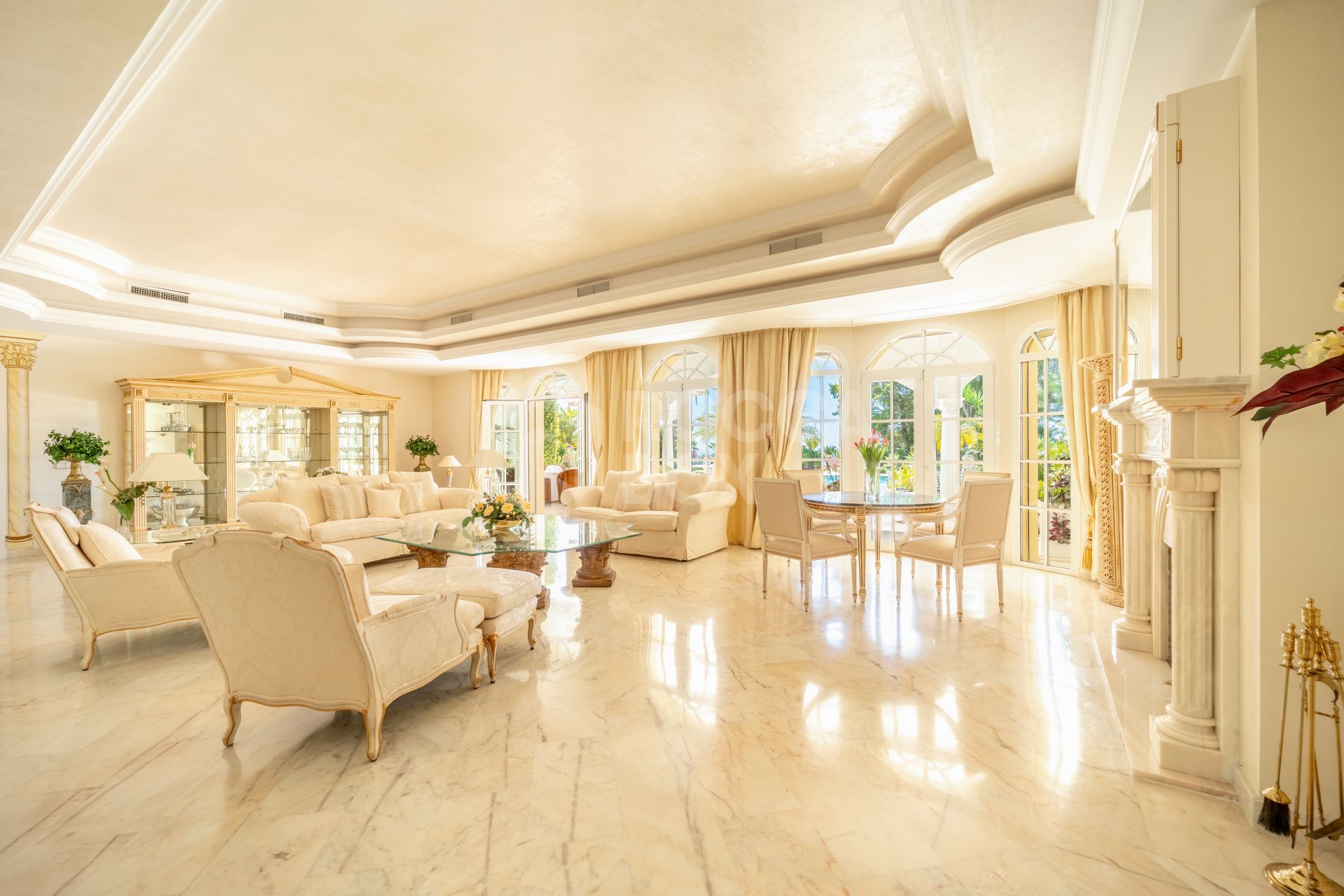 SPECTACULAR PRIVATE ESTATE WITH PANORAMIC VIEWS AND DEVELOPMENT POTENTIAL IN CASCADA DE CAMOJÁN