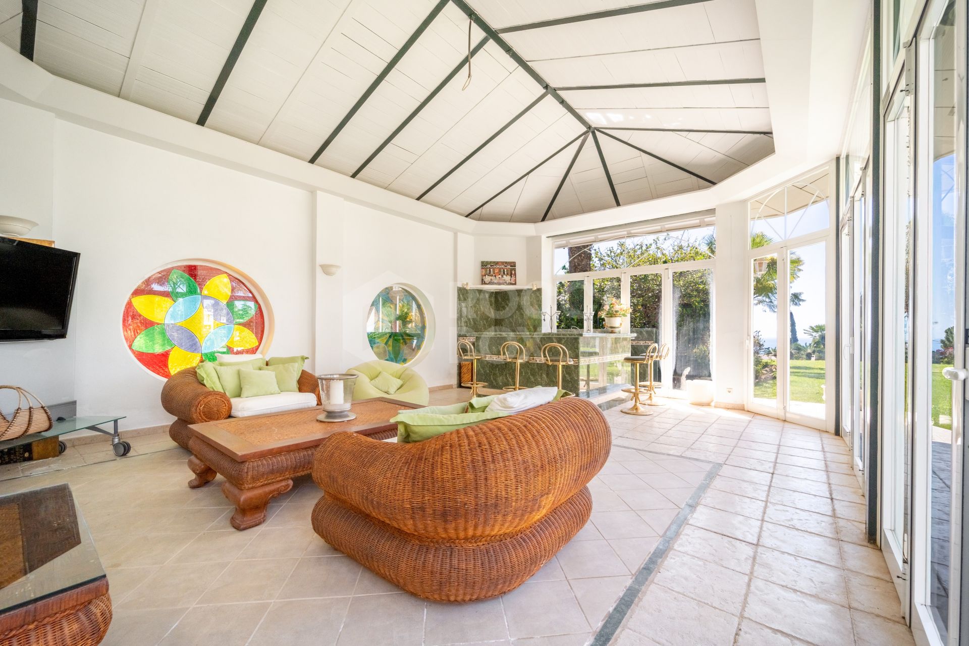 Unique property with 3 villas and panoramic sea views in Cascada de Camoján