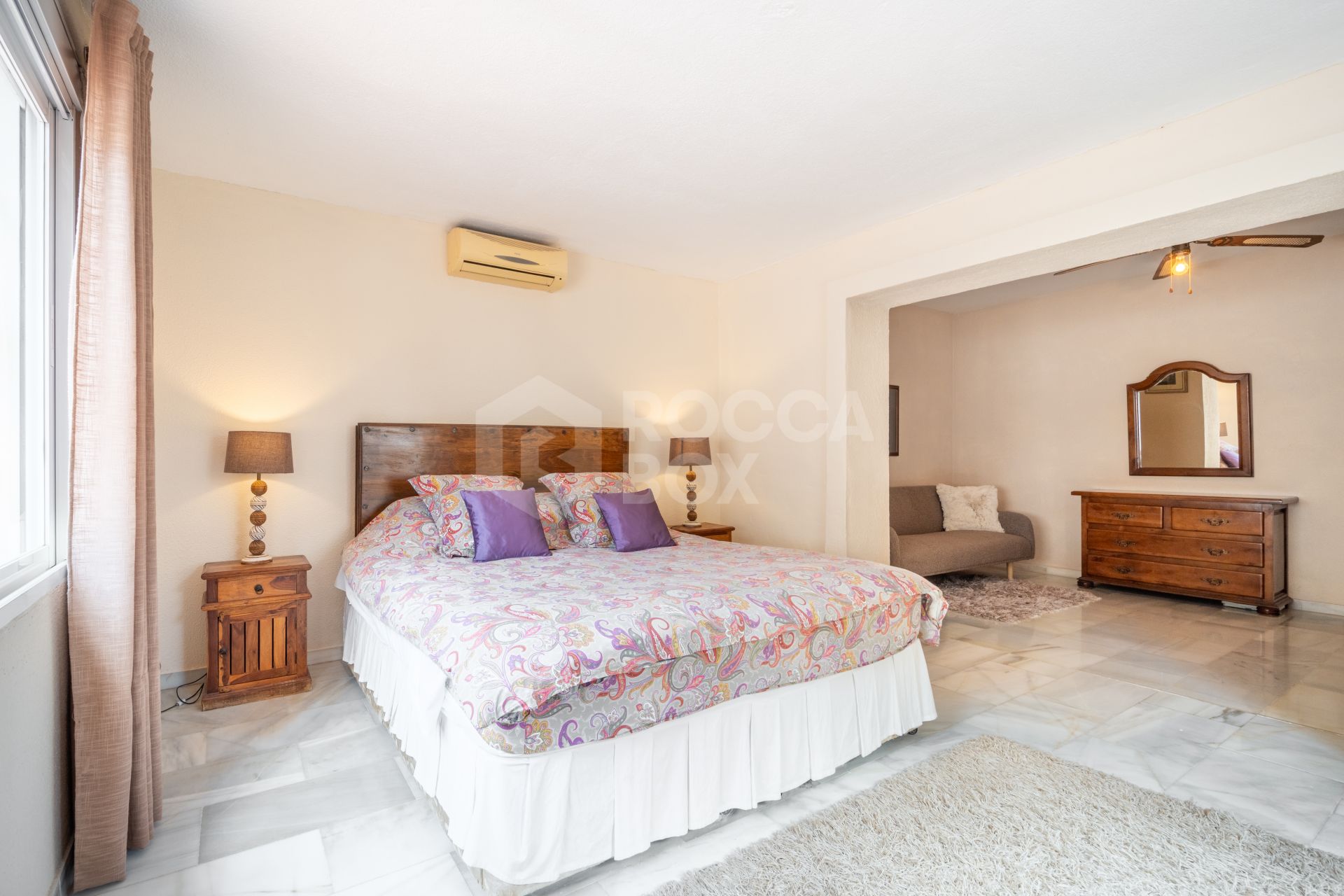 CHARMING 4-BEDROOM VILLA WITH EXPANSIVE OUTDOOR AREA IN MARBELLA