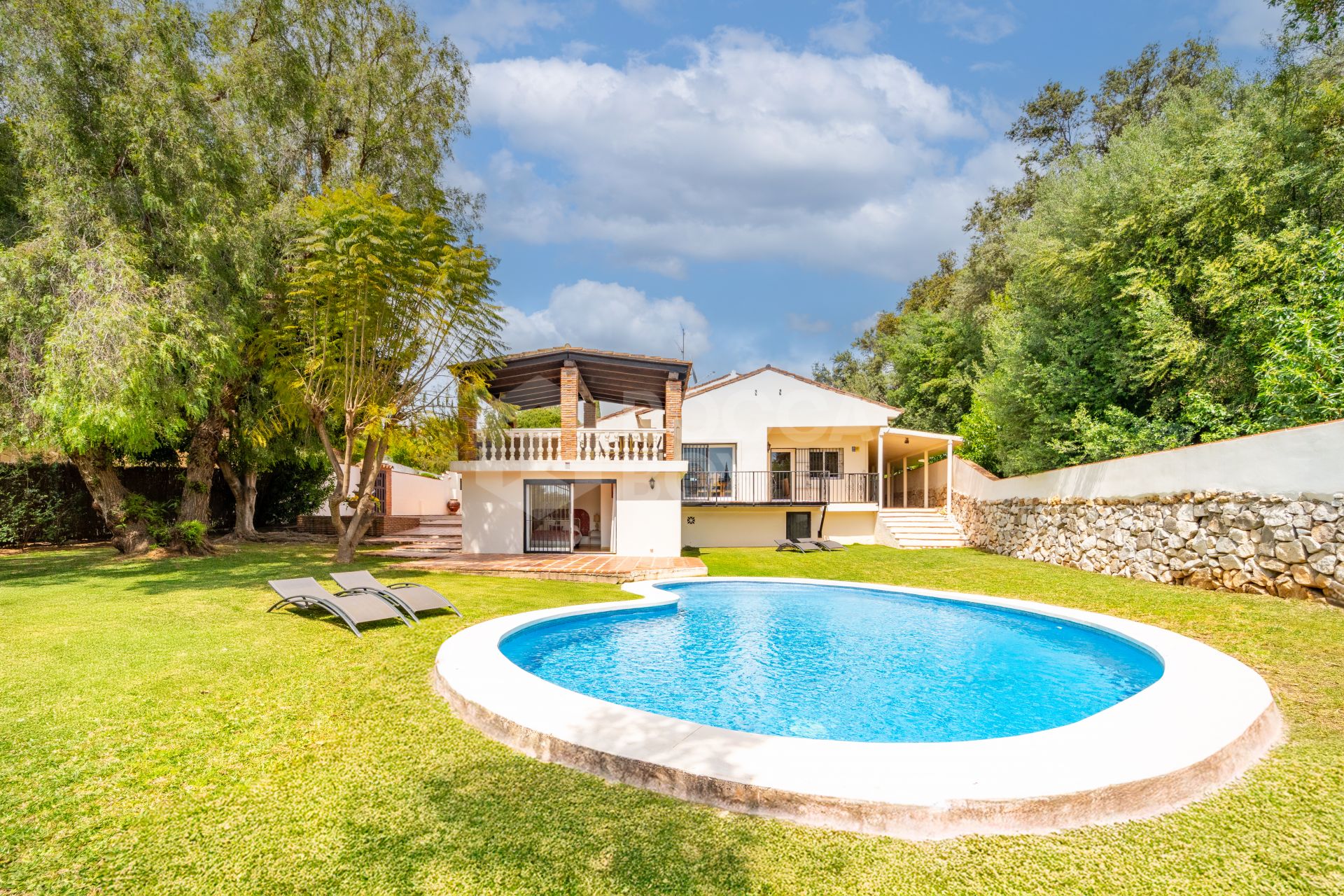 CHARMING 4-BEDROOM VILLA WITH EXPANSIVE OUTDOOR AREA IN MARBELLA