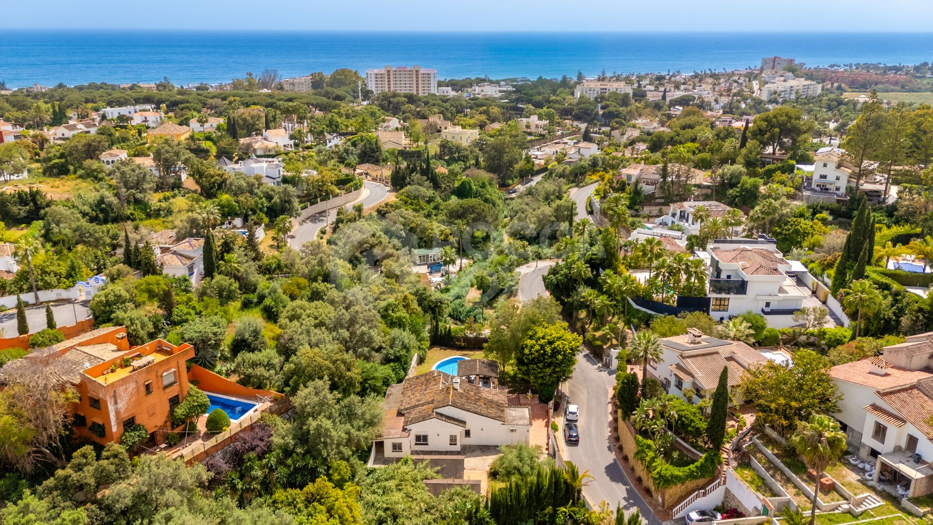 CHARMING 4-BEDROOM VILLA WITH EXPANSIVE OUTDOOR AREA IN MARBELLA