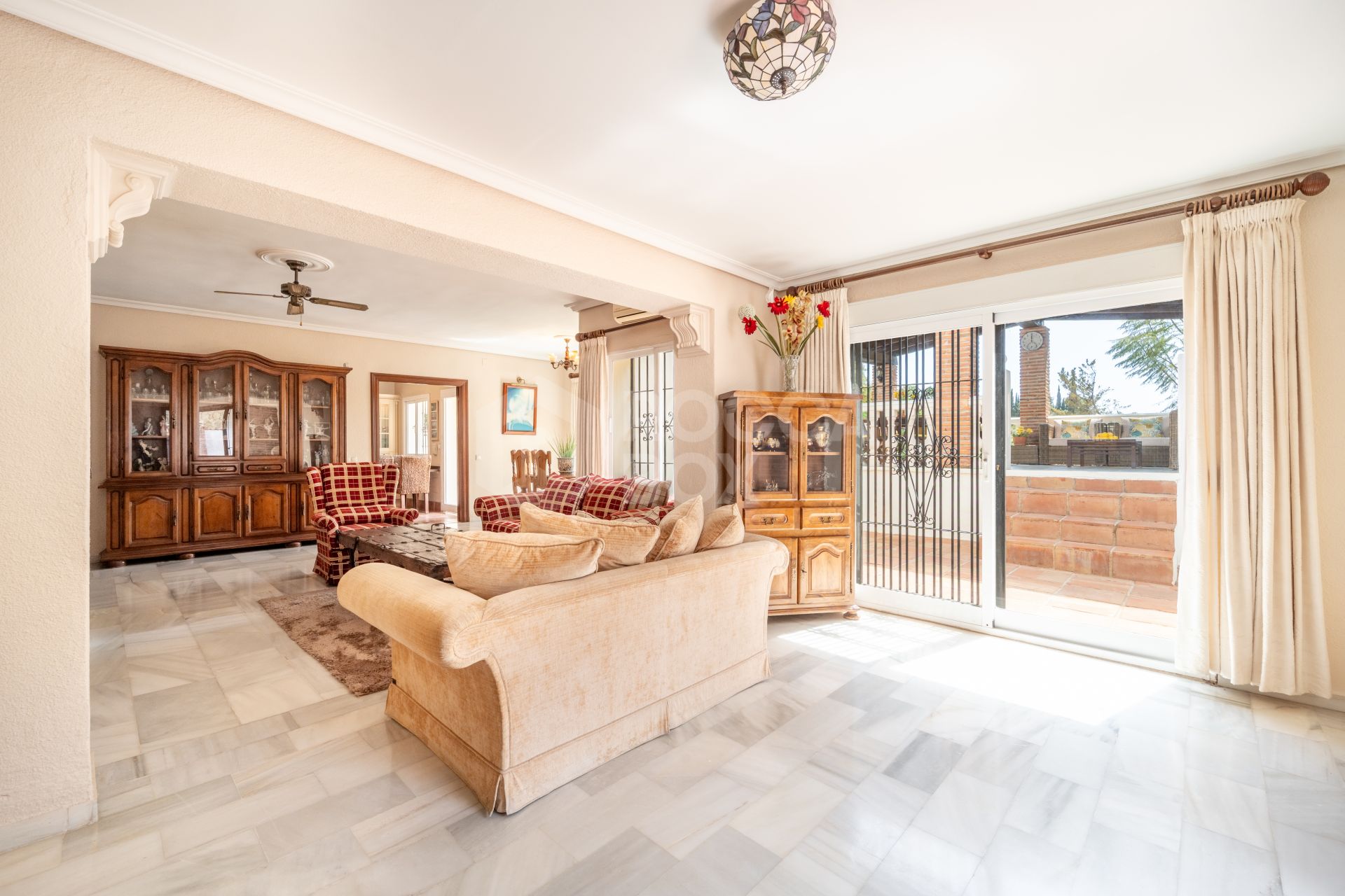 CHARMING 4-BEDROOM VILLA WITH EXPANSIVE OUTDOOR AREA IN MARBELLA