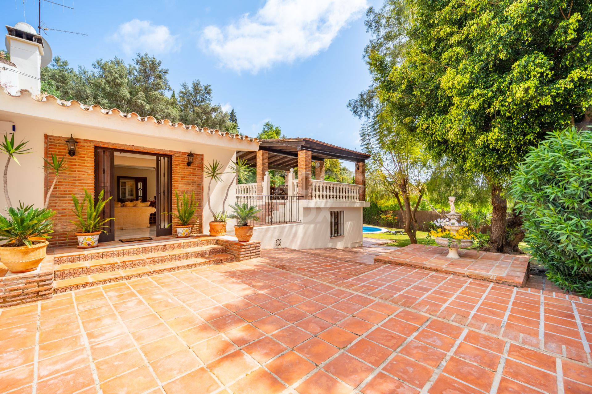 CHARMING 4-BEDROOM VILLA WITH EXPANSIVE OUTDOOR AREA IN MARBELLA