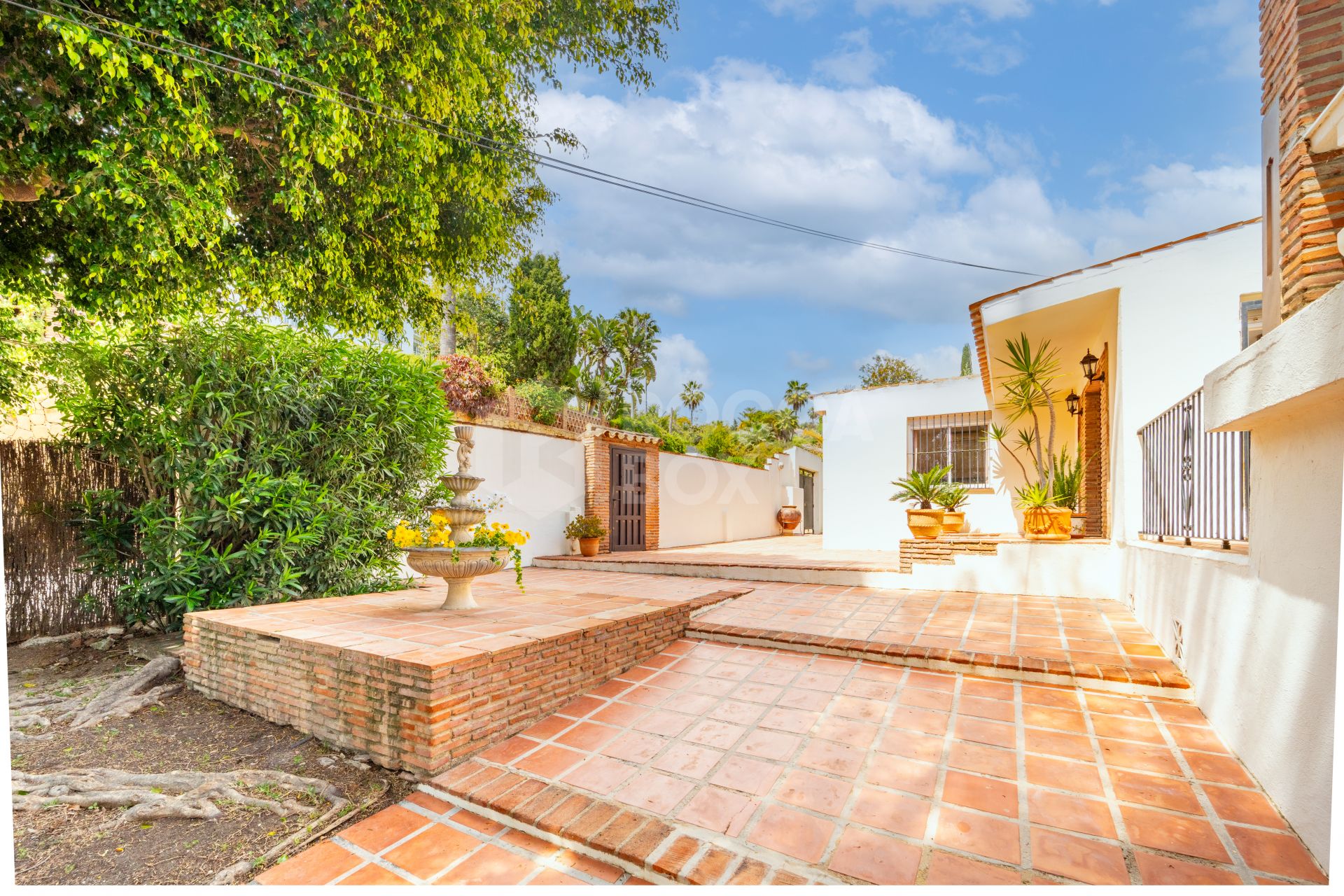 CHARMING 4-BEDROOM VILLA WITH EXPANSIVE OUTDOOR AREA IN MARBELLA