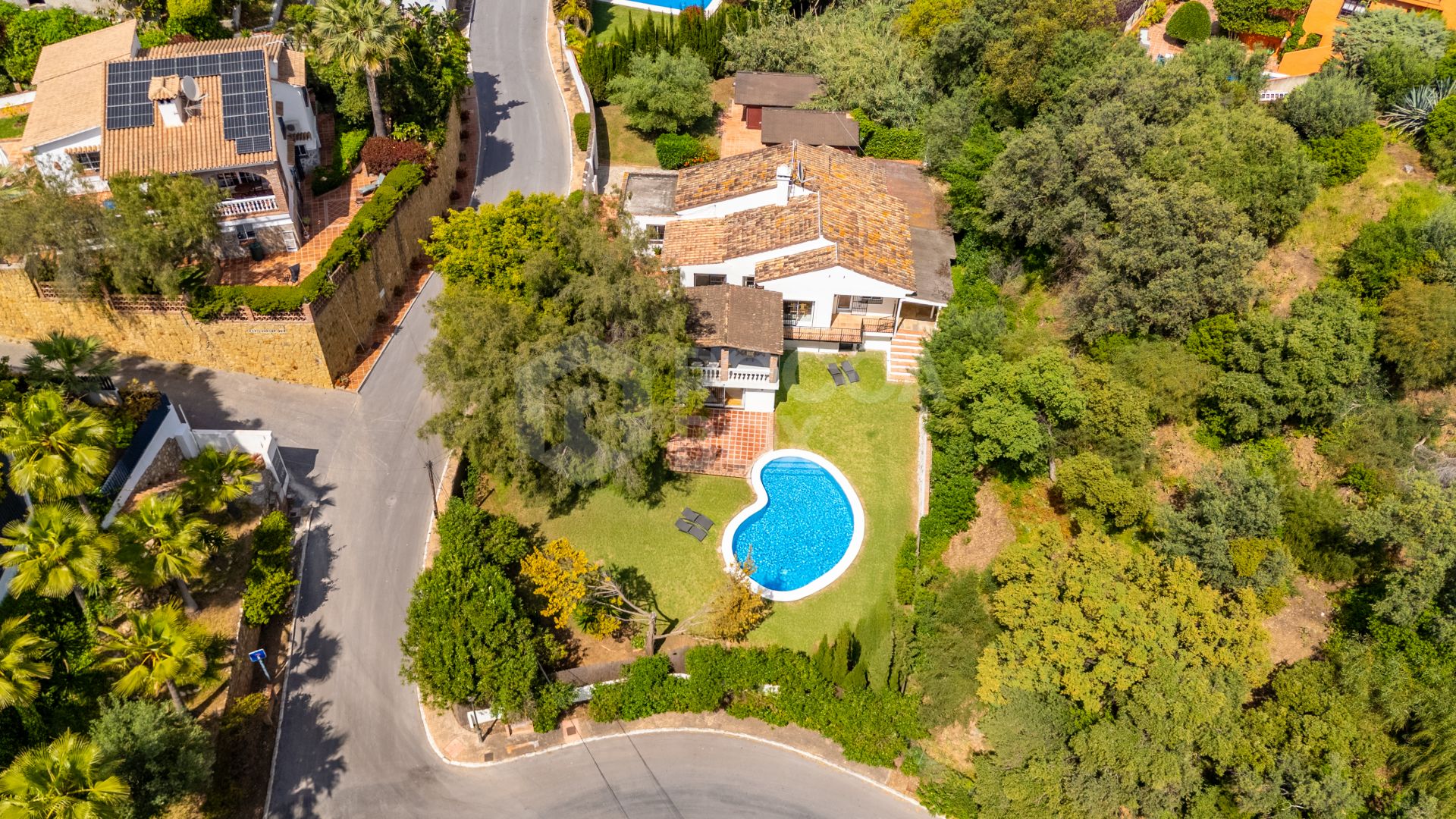 CHARMING 4-BEDROOM VILLA WITH EXPANSIVE OUTDOOR AREA IN MARBELLA