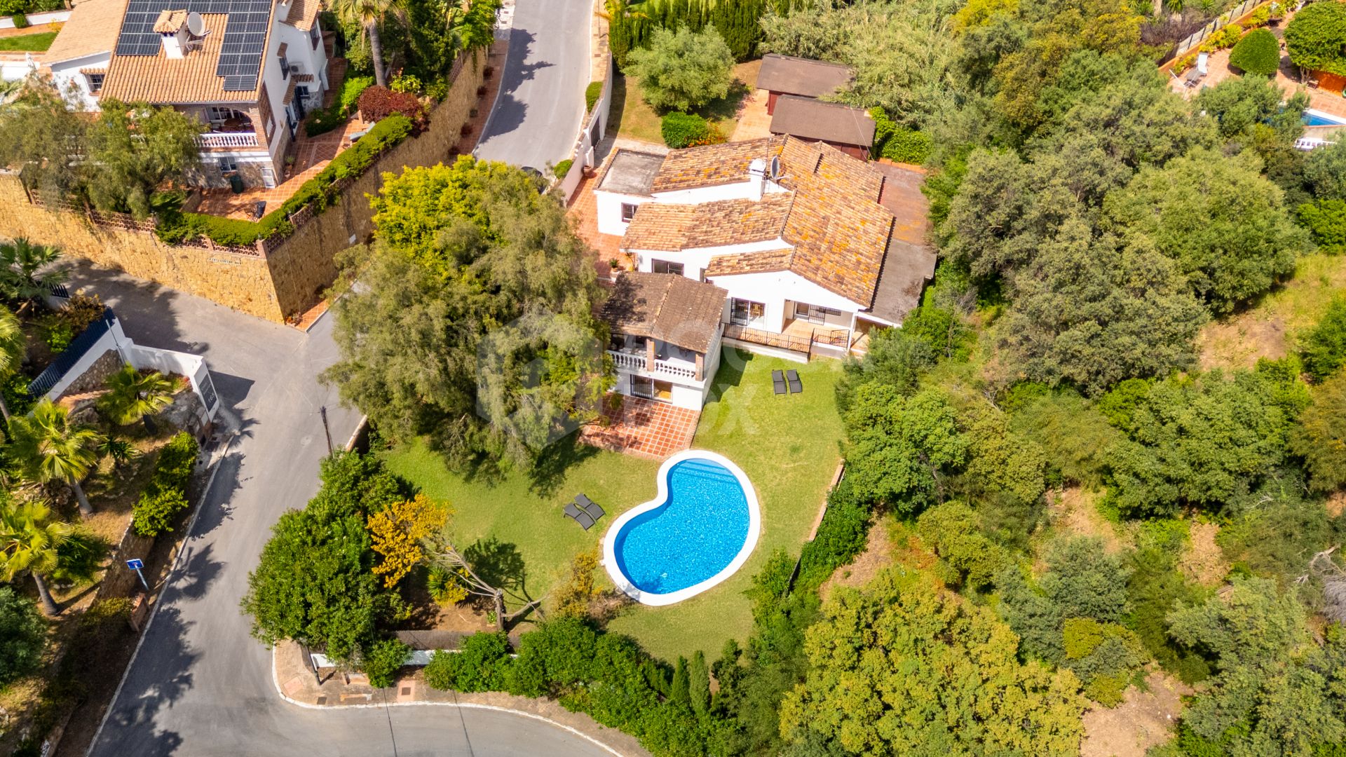 CHARMING 4-BEDROOM VILLA WITH EXPANSIVE OUTDOOR AREA IN MARBELLA