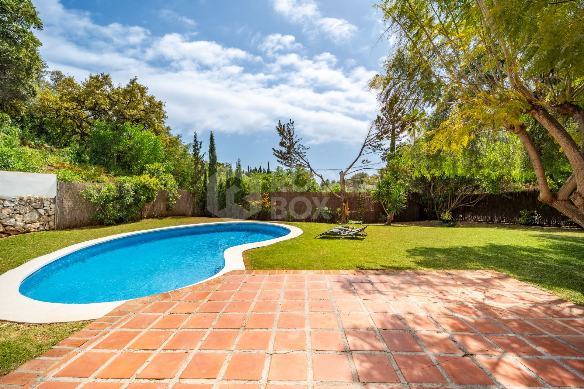 CHARMING 4-BEDROOM VILLA WITH EXPANSIVE OUTDOOR AREA IN MARBELLA