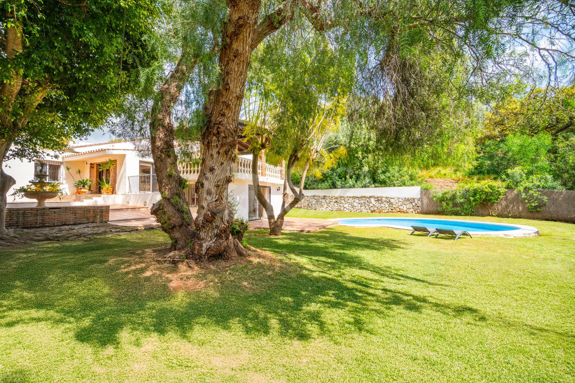 CHARMING 4-BEDROOM VILLA WITH EXPANSIVE OUTDOOR AREA IN MARBELLA