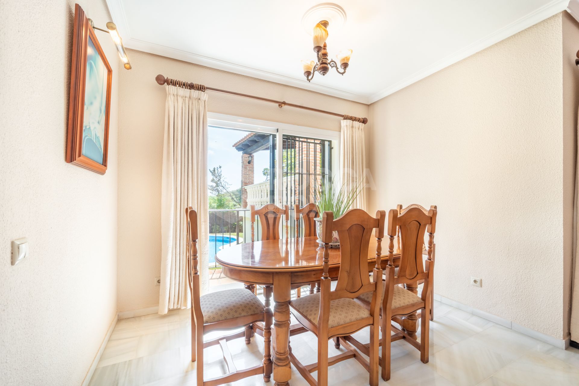 CHARMING 4-BEDROOM VILLA WITH EXPANSIVE OUTDOOR AREA IN MARBELLA