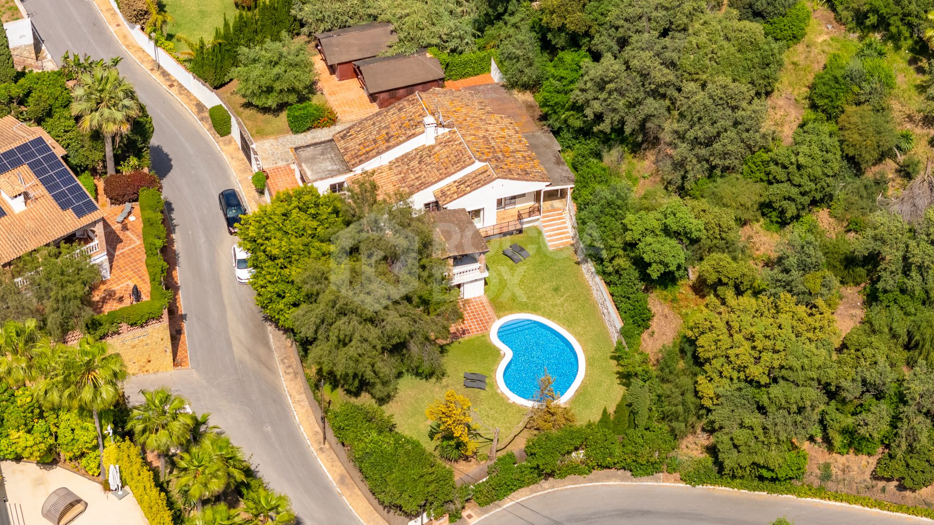 CHARMING 4-BEDROOM VILLA WITH EXPANSIVE OUTDOOR AREA IN MARBELLA