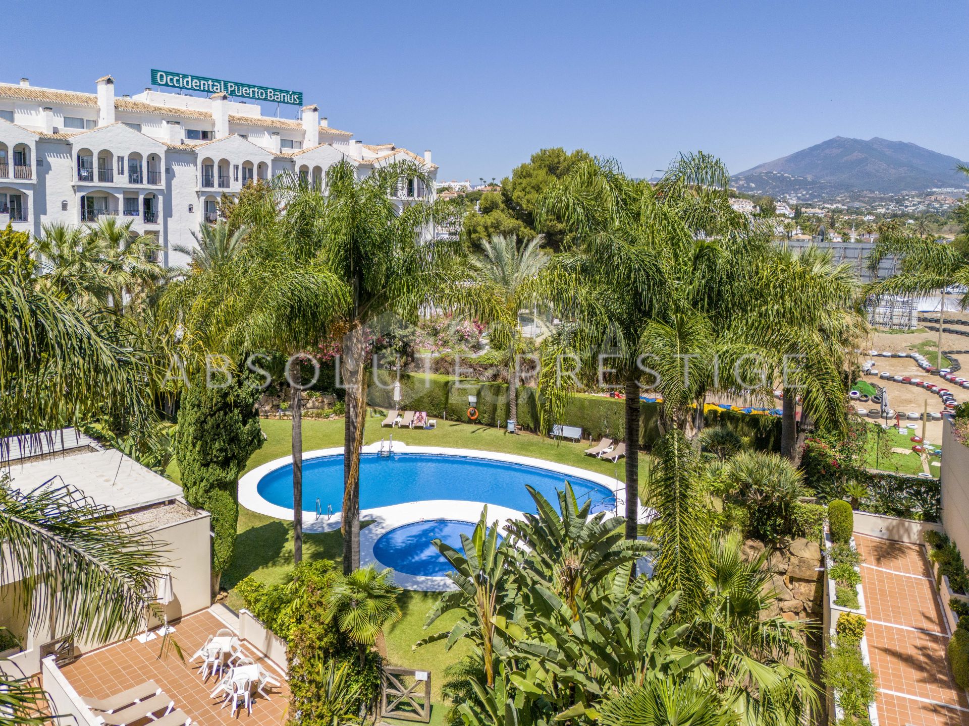 ELEGANT DESIGNER APARTMENT IN THE HEART OF PUERTO BANÚS