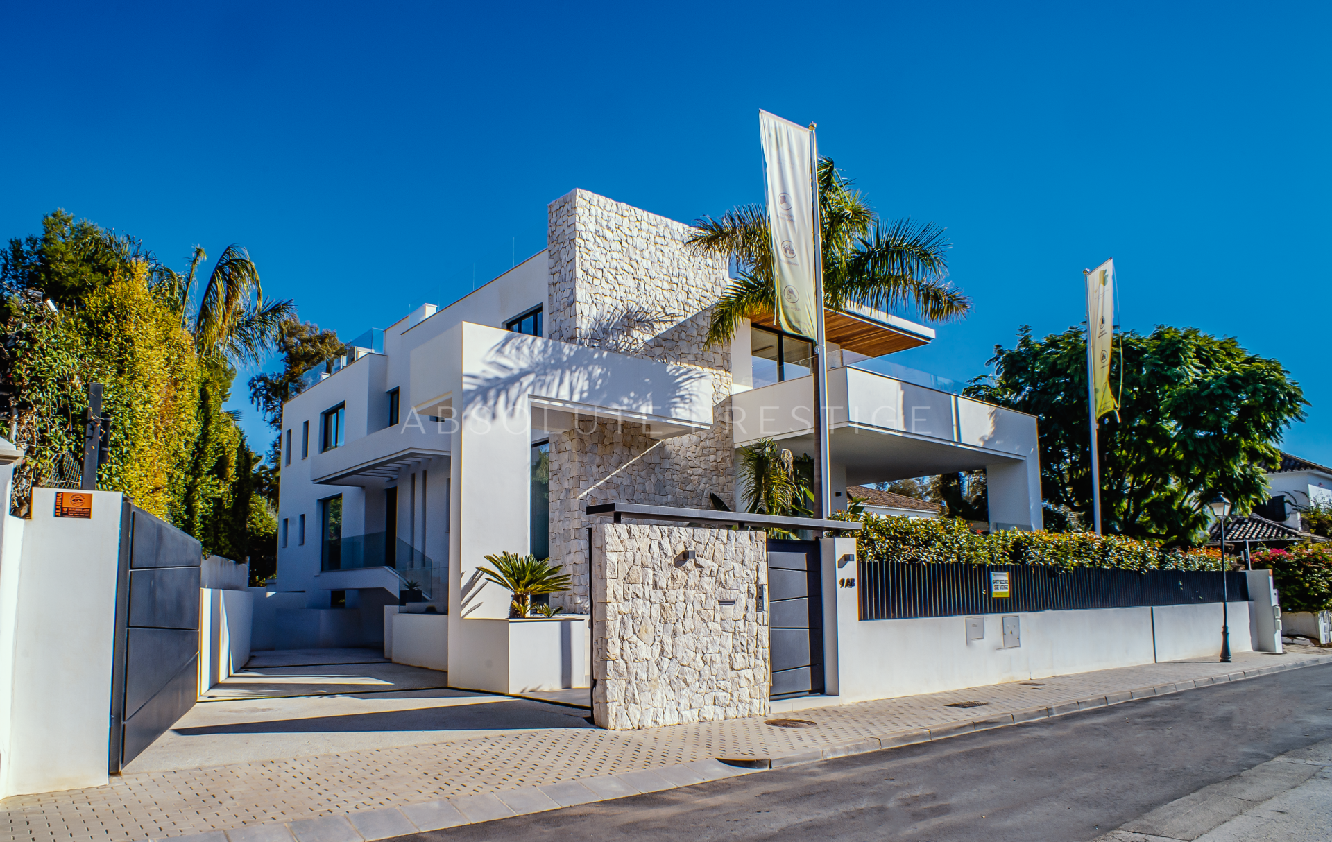 CHARMING AND MODERN VILLA FOR SALE IN THE GOLDEN MILE