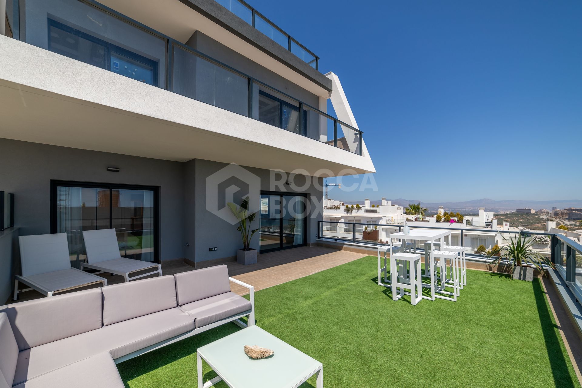 Iconic, contemporary apartments with seaviews in Gran Alacant, Alicante
