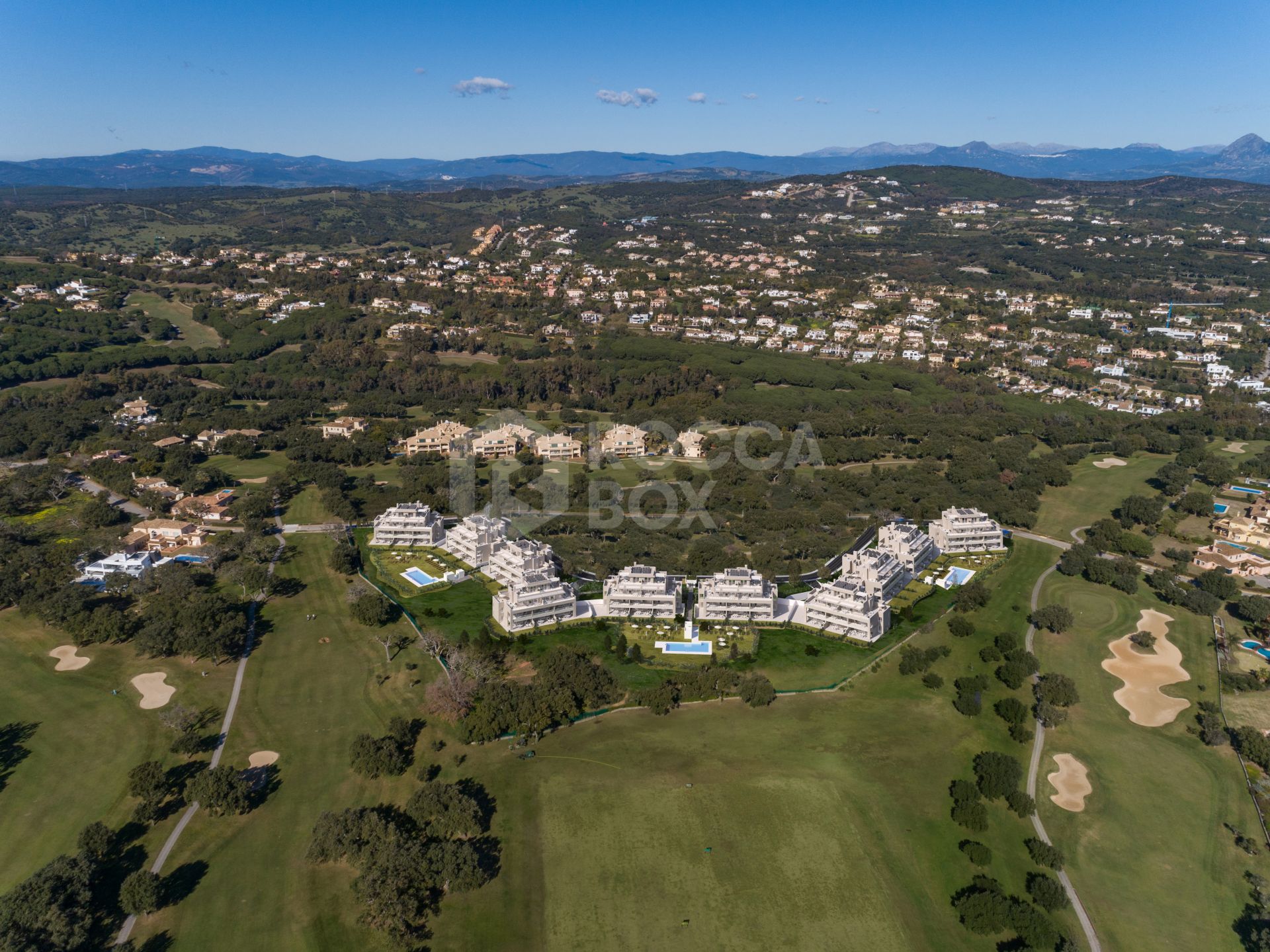 Emerald Greens, mediterranean style apartments and penthouses frontline golf in San Roque Club.