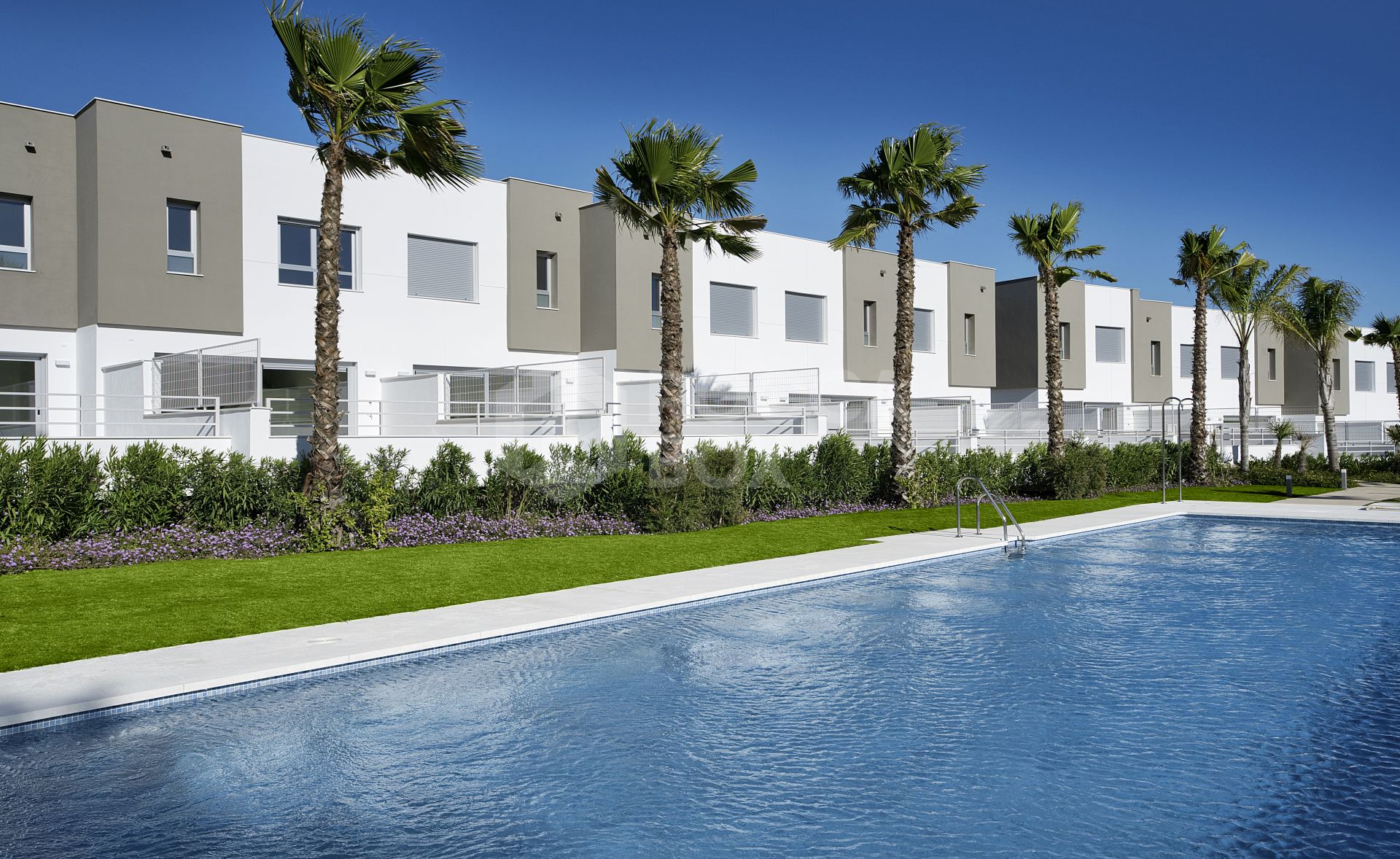 Green Golf, modern townhouses, golf frontline in Estepona